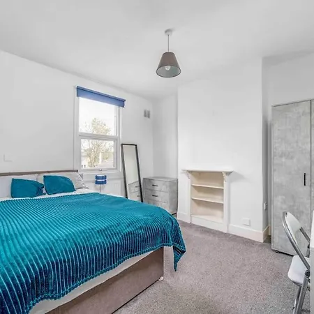 Big House, 5 Beds, 2 Bathrooms, Contractors Dream, Great Transport Links London Exterior photo
