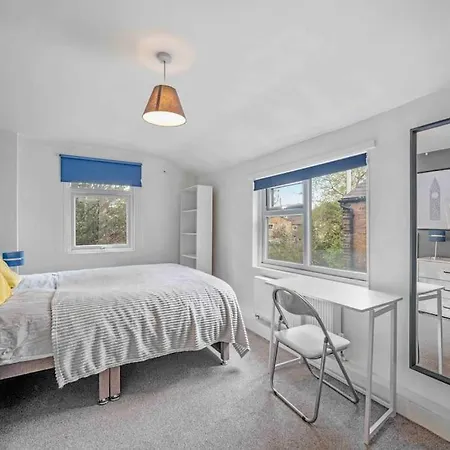 Big House, 5 Beds, 2 Bathrooms, Contractors Dream, Great Transport Links London Exterior photo