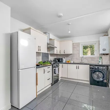 Big House, 5 Beds, 2 Bathrooms, Contractors Dream, Great Transport Links London Exterior photo